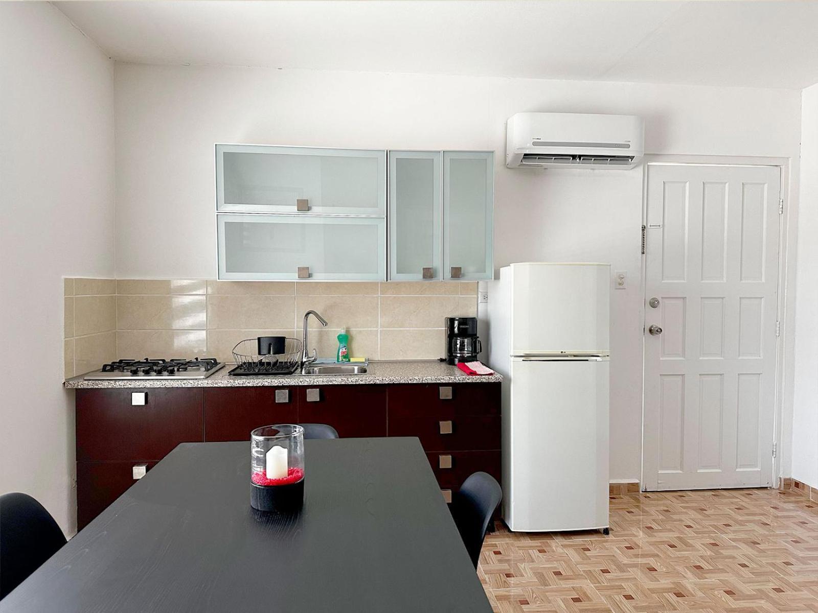Ladybugs Apartments Palm Beach Ngoại thất bức ảnh