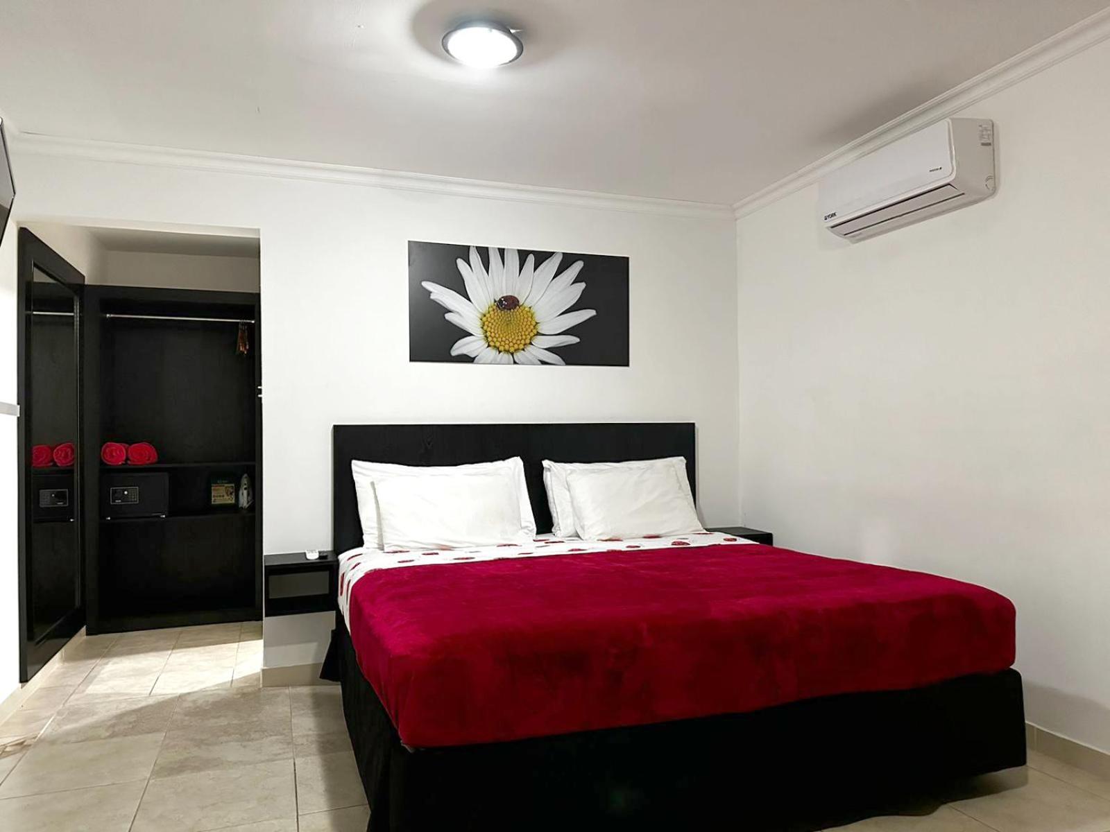 Ladybugs Apartments Palm Beach Ngoại thất bức ảnh